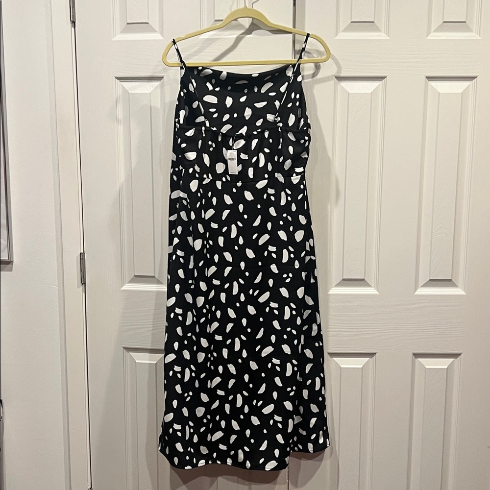 Old Navy Black and White Patterned Midi Dress - Picture 7 of 9